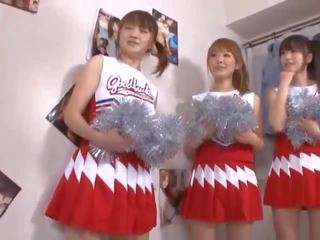 Tre grande tette giapponese cheerleaders compartecipazione cazzo