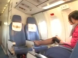 Секси въздух hostess получава пресен сперма на борда