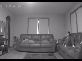 Saya hired sebuah babysitter&comma; tapi sebuah panggilan gadis menunjukkan naik tersembunyi kamera