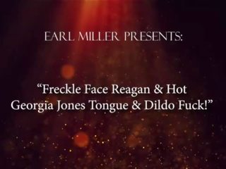 Freckle ansikte reagan & terrific georgia jones tunga & dildon fuck&excl;